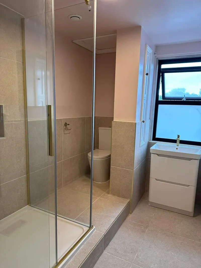 Modern shower installation